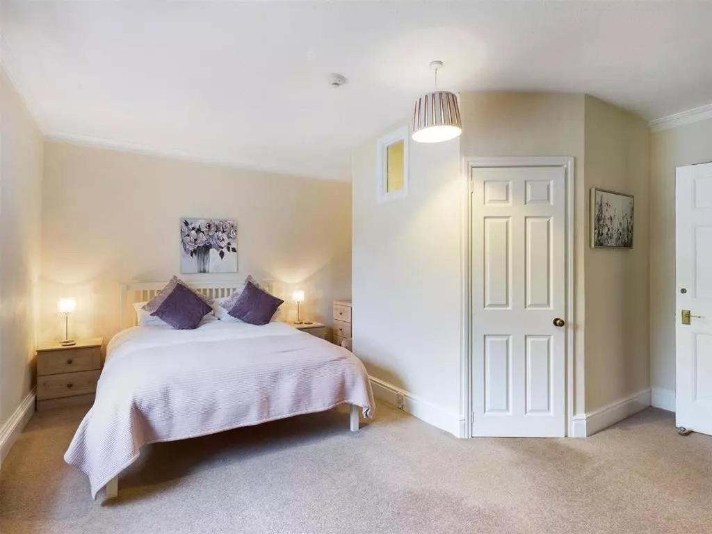 Deluxe Double Room (2 Adults + 1 Child)